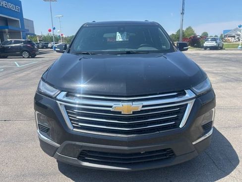 Used 2023 Chevrolet Traverse LT FWD image 2