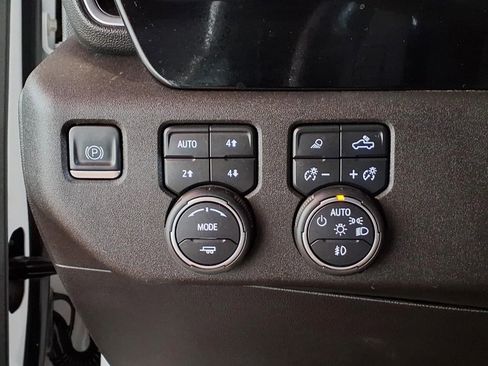 Used 2023 Chevrolet Silverado 1500 LTZ w/ LTZ Convenience Package II AWD/4WD image 18