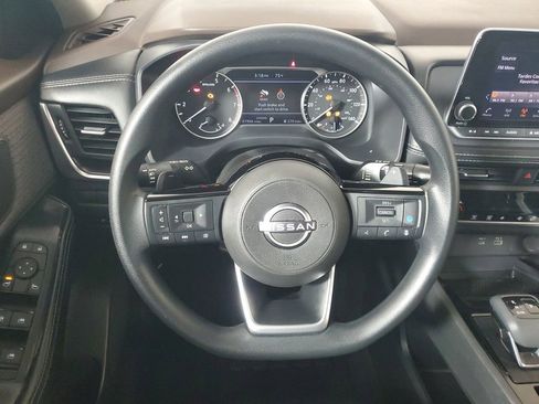 Used 2023 Nissan Rogue SV image 14