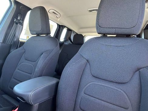 Used 2022 Jeep Renegade Latitude AWD/4WD image 11