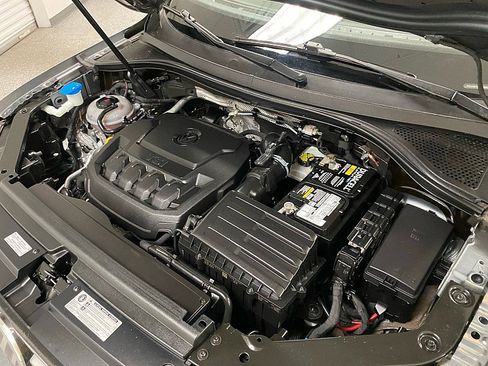 Used 2018 Volkswagen Tiguan SEL image 21