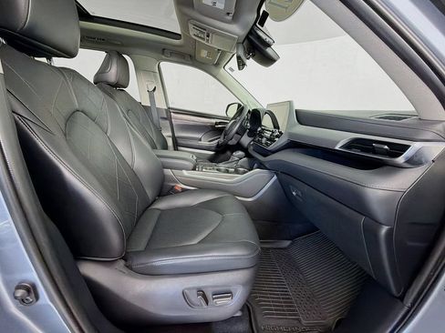 Certified 2021 Toyota Highlander Platinum FWD image 30