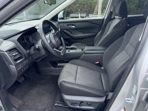 Used 2024 Nissan Rogue SV FWD image 8