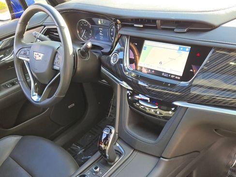 Used 2025 Cadillac XT6 Premium Luxury image 8