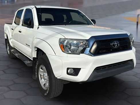 Used 2015 Toyota Tacoma PreRunner w/ SR5 Package image 16