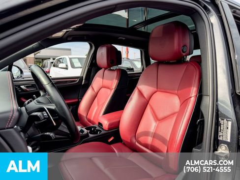 Used 2022 Porsche Macan AWD/4WD image 10