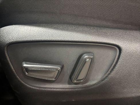 Used 2025 Toyota Highlander LE image 25