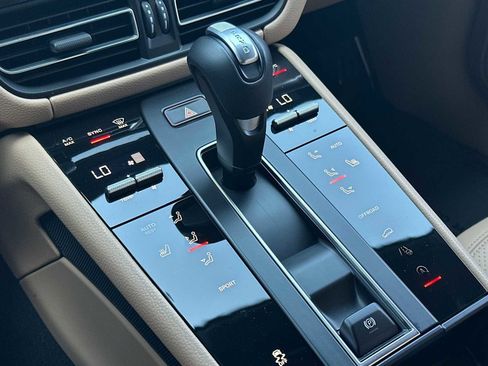 Used 2025 Porsche Macan image 22