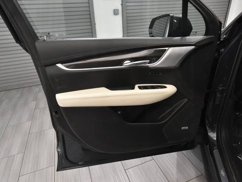 Used 2023 Cadillac XT6 Sport w/ Technology Package AWD/4WD image 13