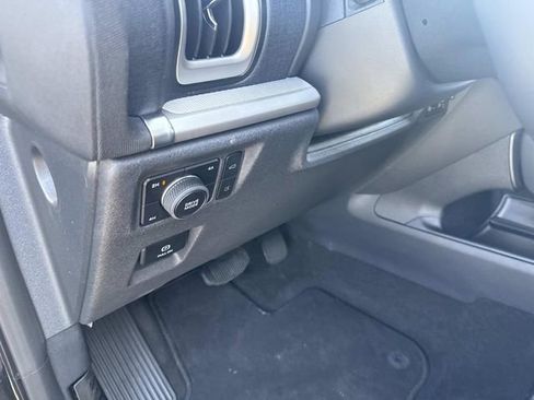 Used 2025 Ford Expedition Active AWD/4WD image 27