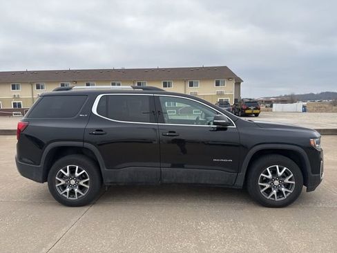 Used 2023 GMC Acadia SLT w/ Preferred Package image 2