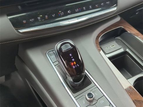 Used 2022 Cadillac Escalade Premium Luxury Platinum image 16