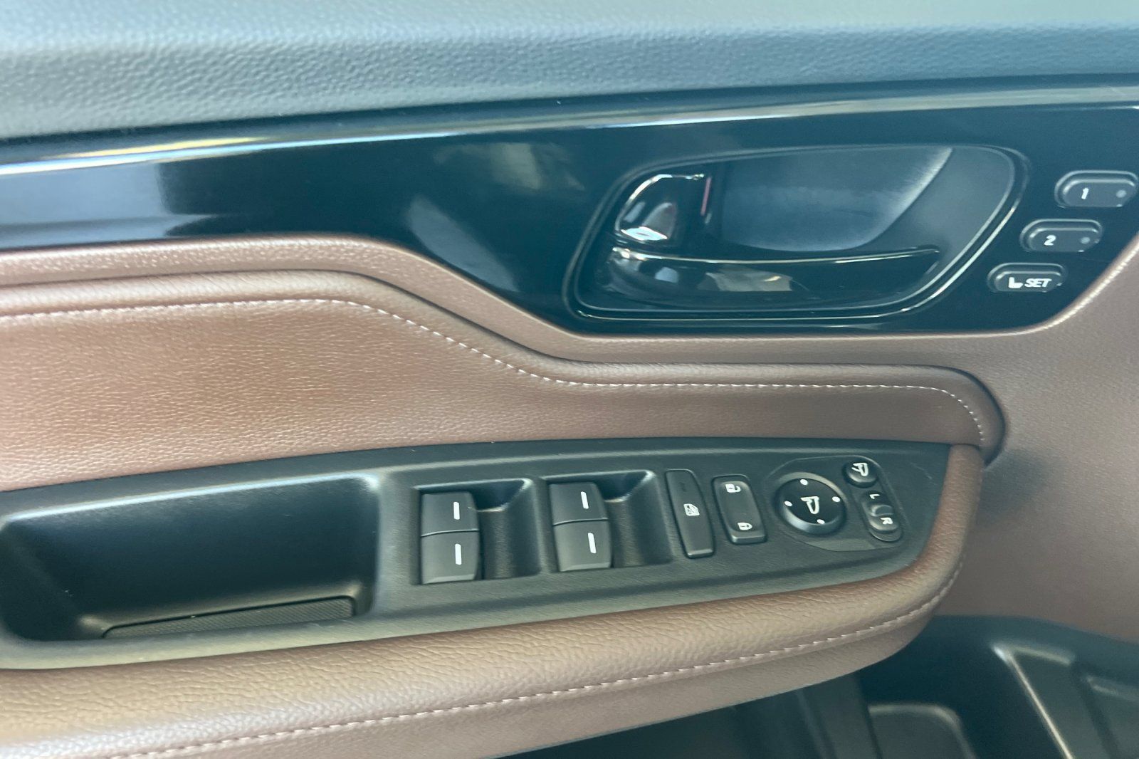 Used 2025 Honda Odyssey Elite image 8