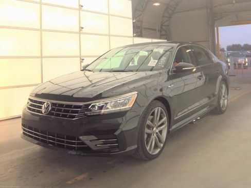 Used 2017 Volkswagen Passat 1.8T R-Line w/ R-Line Lighting Package image 1