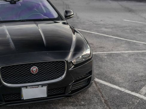 Used 2018 Jaguar XE Premium AWD/4WD image 70