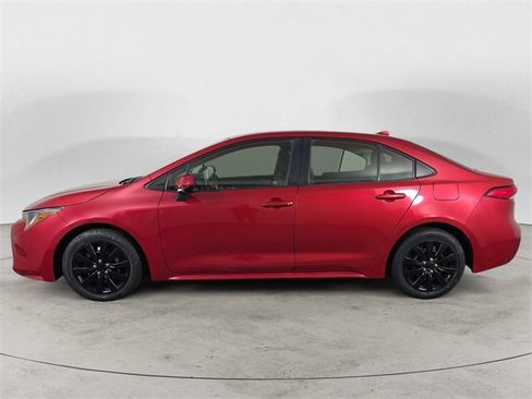 Used 2020 Toyota Corolla LE image 2