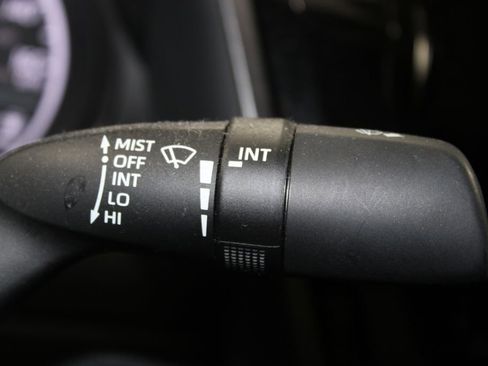 Used 2021 Toyota Camry SE image 28