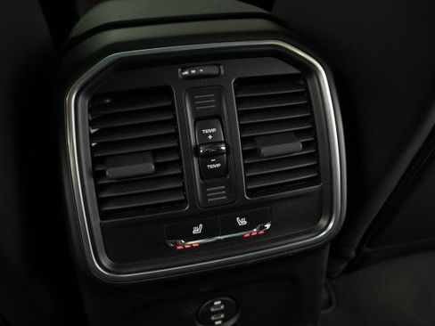 Used 2023 Porsche Macan AWD/4WD image 51