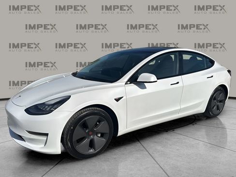 Used 2021 Tesla Model 3 Standard Range Plus image 1