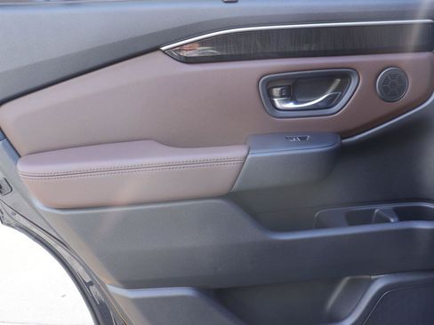 Used 2024 Honda Pilot Elite image 11