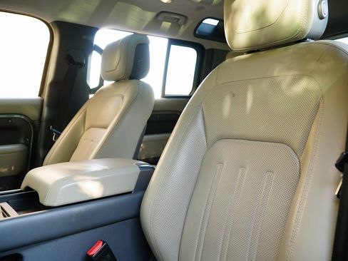 Used 2020 Land Rover Defender 110 HSE image 12