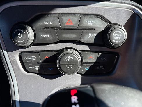 Used 2021 Dodge Challenger SXT image 15