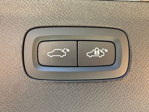 Used 2019 Volvo XC90 T6 Momentum w/ Protection Package Premier image 19