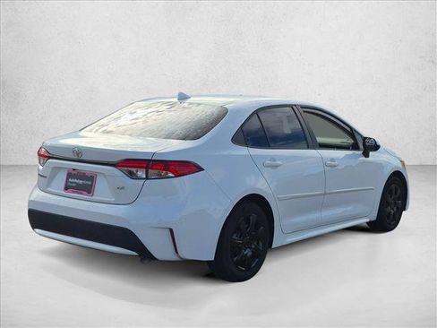 Used 2020 Toyota Corolla LE w/ Carpet Mat Package (TMS) FWD image 5