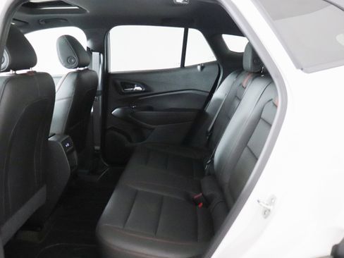 Used 2024 Chevrolet Trax RS w/ Sunroof Package image 19