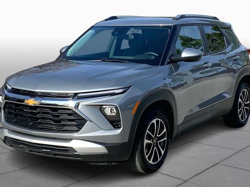 Used 2026 Chevrolet TrailBlazer LT w/ LT Cold Weather Package image 2