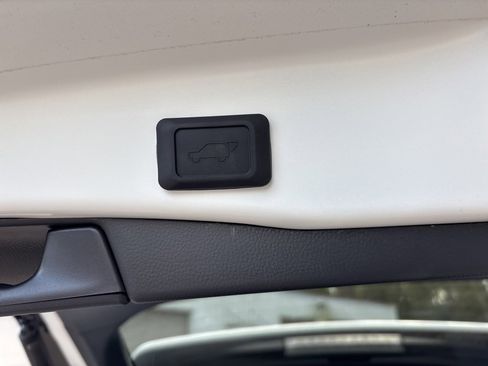 Used 2025 Toyota RAV4 XLE w/ Convenience Package image 27