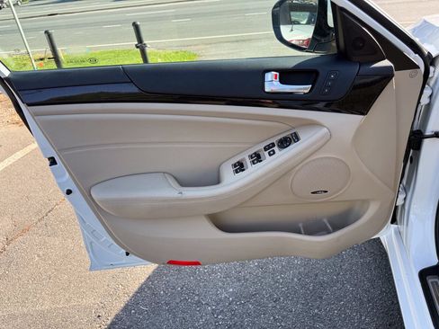 Used 2015 Kia Cadenza Premium w/ Luxury Package FWD image 23