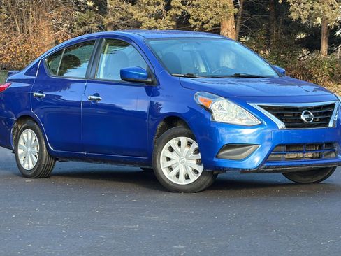 Used 2017 Nissan Versa SV image 2