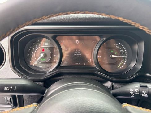 Used 2024 Jeep Wrangler Unlimited AWD/4WD image 15
