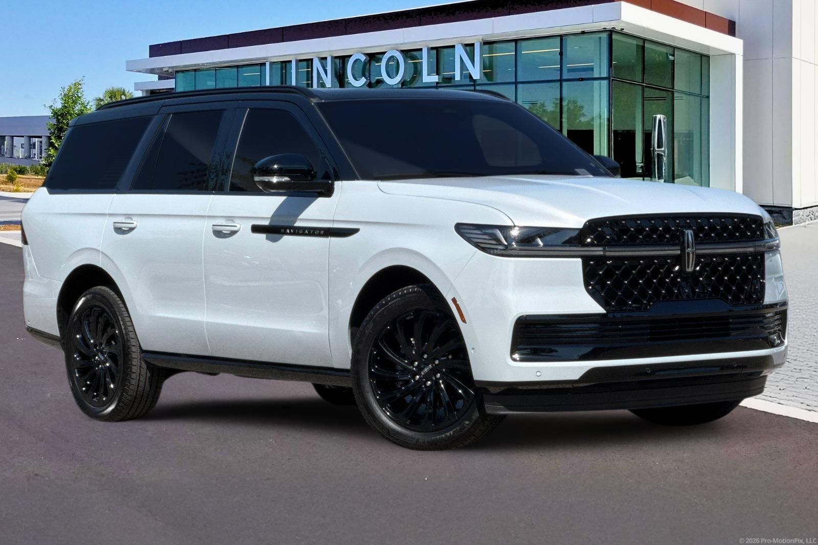 Used 2025 Lincoln Navigator Black Label AWD/4WD image 2