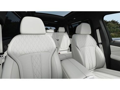 New 2026 BMW X7 M60i image 11