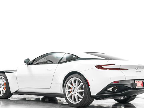 Used 2018 Aston Martin DB11 Coupe RWD image 33