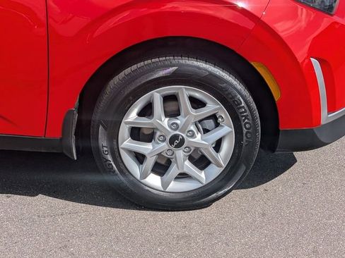 Used 2025 Kia Soul LX w/ LX Technology Package FWD image 11