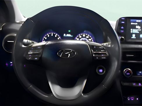 Used 2021 Hyundai Kona Limited w/ Cargo Package image 12