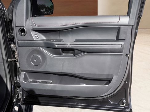 Used 2022 Ford Expedition Limited image 30