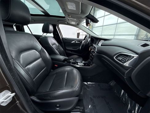 Used 2017 INFINITI QX30 Premium w/ Navigation Package image 15