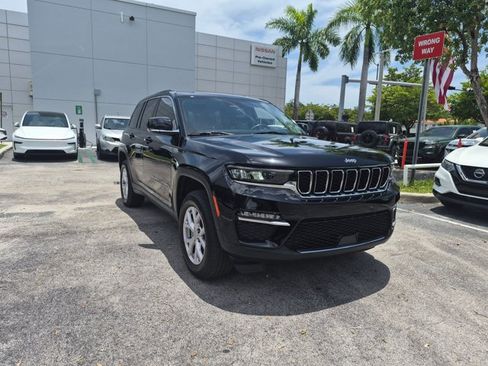Used 2022 Jeep Grand Cherokee Limited AWD/4WD image 3