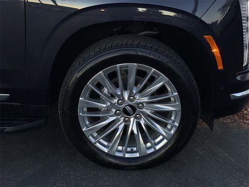 Certified 2025 Cadillac Escalade Premium Luxury image 46