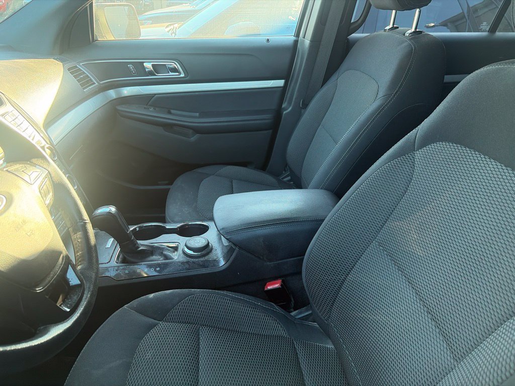 Used 2017 Ford Explorer XLT AWD/4WD image 5