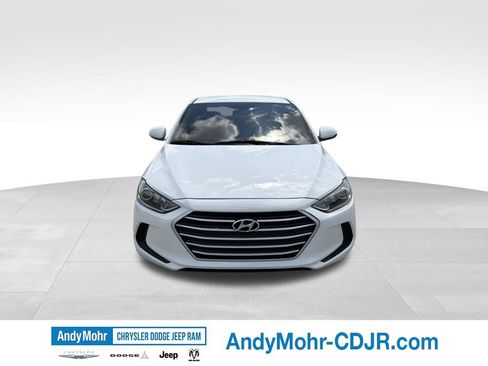 Used 2017 Hyundai Elantra SE FWD image 2