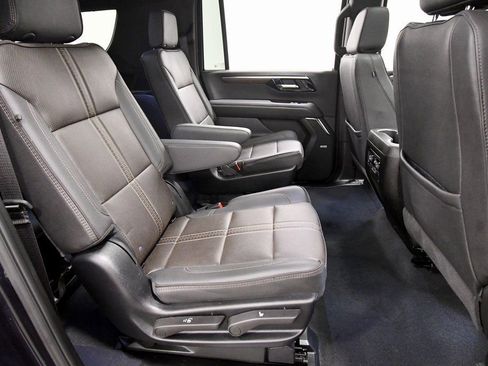 Used 2025 Chevrolet Suburban High Country w/ Sun And Tow Package image 18