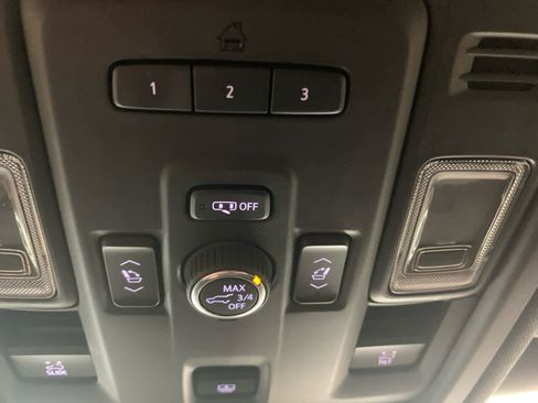 Used 2021 Chevrolet Tahoe Premier w/ Premium Package image 36