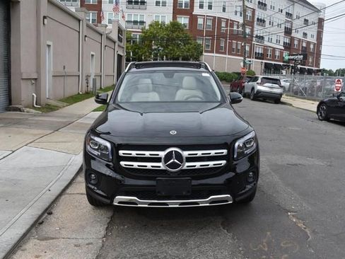 Used 2021 Mercedes-Benz GLB 250 4MATIC image 3