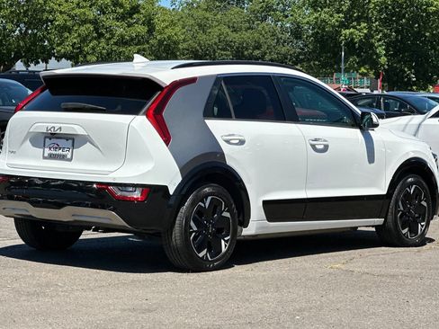 Certified 2023 Kia Niro Wave FWD image 4