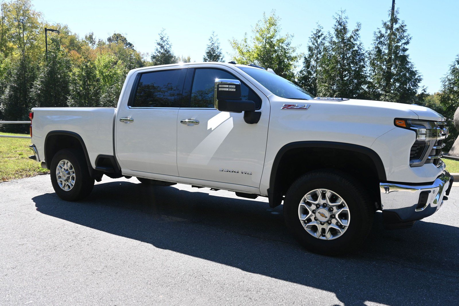 Used 2024 Chevrolet Silverado 3500 LTZ w/ LTZ Convenience Package AWD/4WD image 12